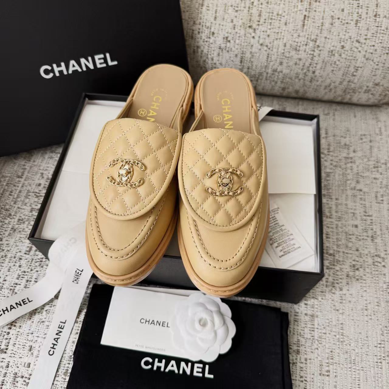 LOVESTAHL Women Diamond‑Quilted Backless Loafer Mules, Genuine Cow‑Leather Slip‑On Flat Slides, Gold‑Chain‑Ornament Casual Walking Shoes