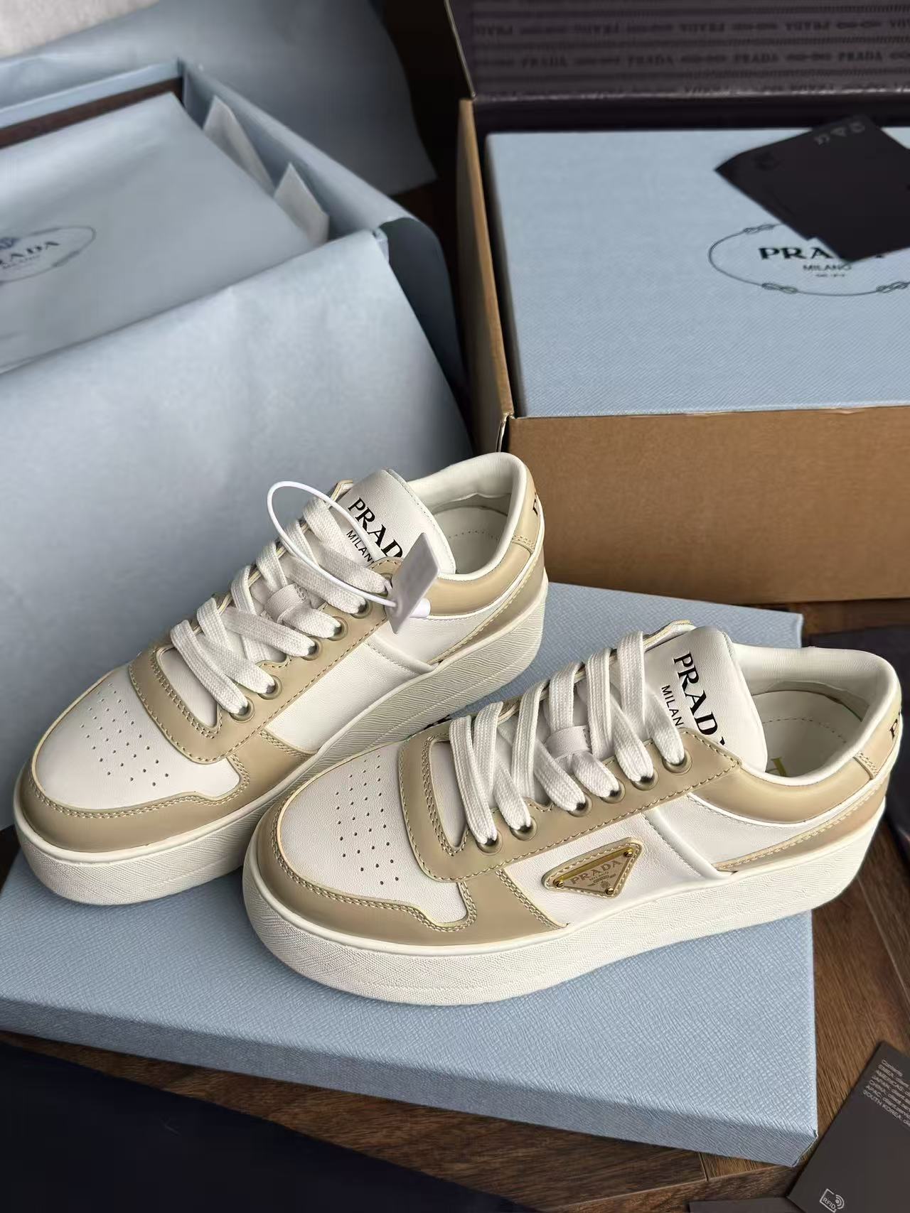 LOVESTAHL Downtown Bold Two-Tone Leather Platform Sneakers Perforated Calfskin Sheepskin Lining Enamel Triangle Metal Logo 5cm Geometric Rubber Sole Women Vintage Casual Trainers